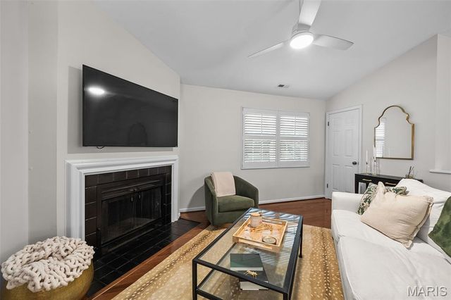 9172 Eager Road, Brentwood, MO 63144