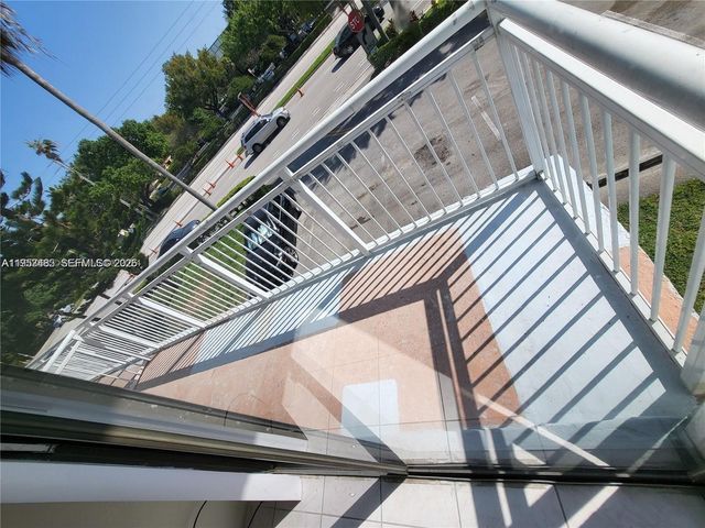 405 S Pine Island Road 202D, Plantation, FL 33324