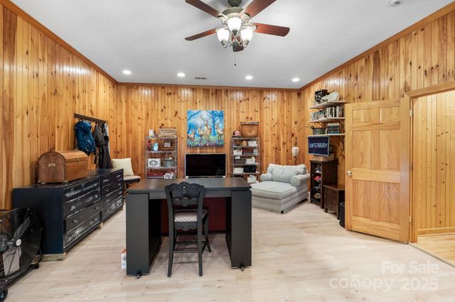 7255 Laurel Hill Drive, Newland, NC 28657