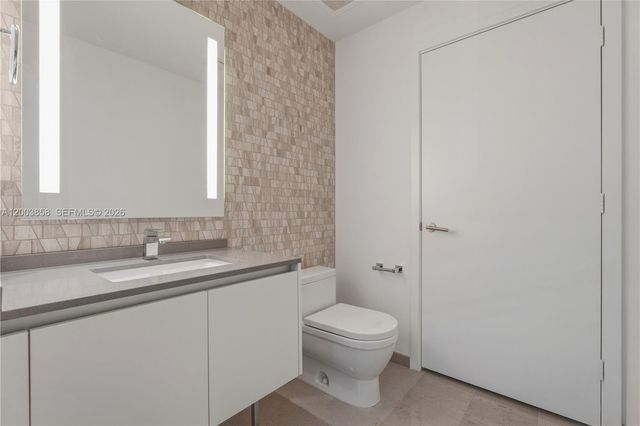 88 SW 7th St 3710, Miami, FL 33130