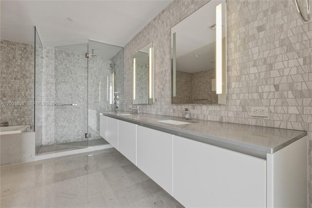 88 SW 7th St 3710, Miami, FL 33130