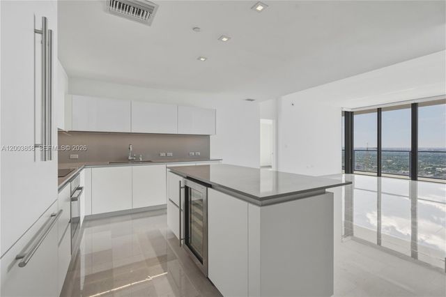 88 SW 7th St 3710, Miami, FL 33130