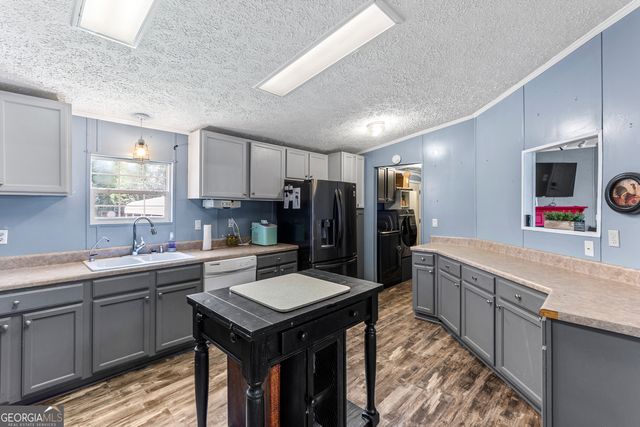136 Shamrock Circle, Byron, GA 31008