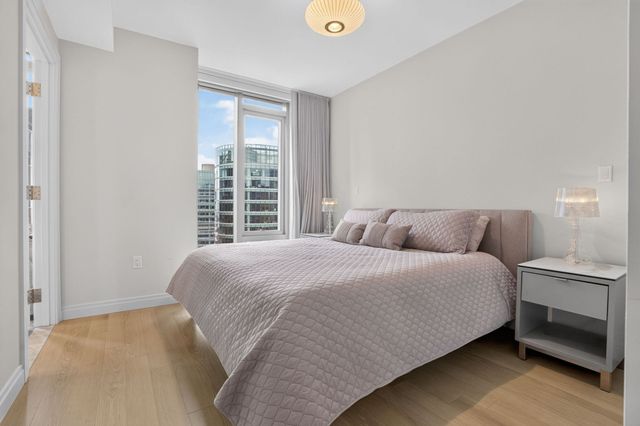 135 Seaport Blvd 2007, Boston, MA 02210