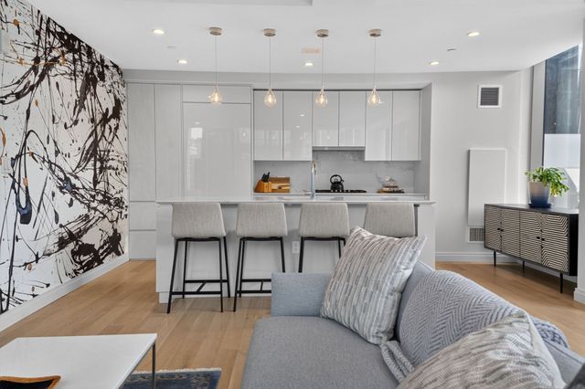 135 Seaport Blvd 2007, Boston, MA 02210