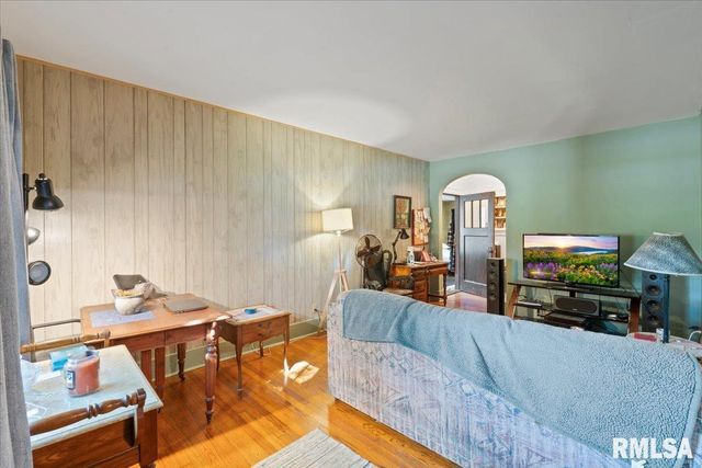 3302 38TH Avenue, Moline, IL 61265