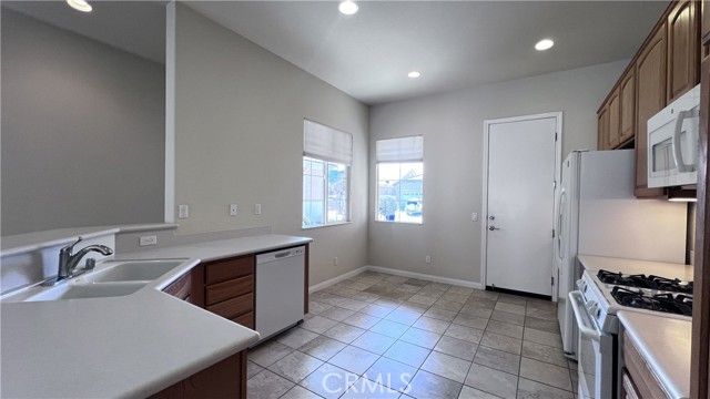 19460 Tor Hill, Apple Valley, CA 92308
