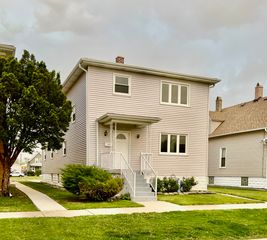 137 N 12th Avenue 2, Melrose Park, IL 60160