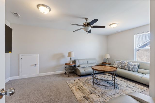 1033 Windemere Dr, Gallatin, TN 37066