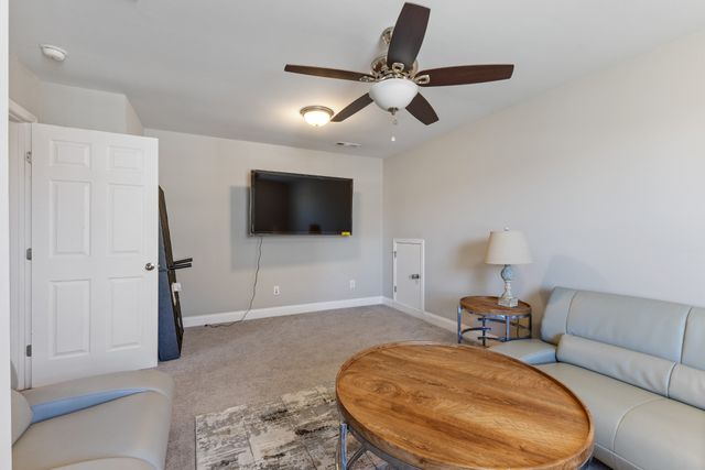 1033 Windemere Dr, Gallatin, TN 37066