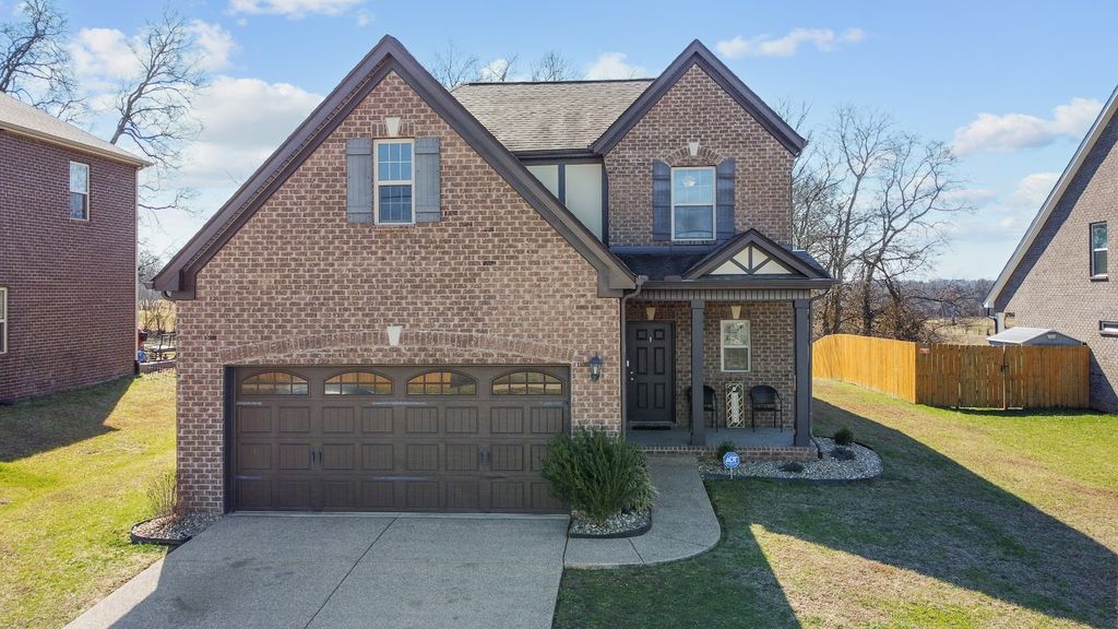 1033 Windemere Dr, Gallatin, TN 37066