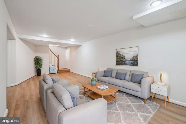 5401 SOUTHAMPTON DR, Springfield, VA 22151