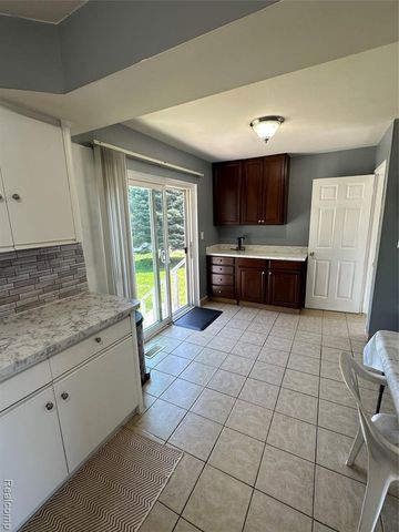 32302 Ryan Road, Warren, MI 48092