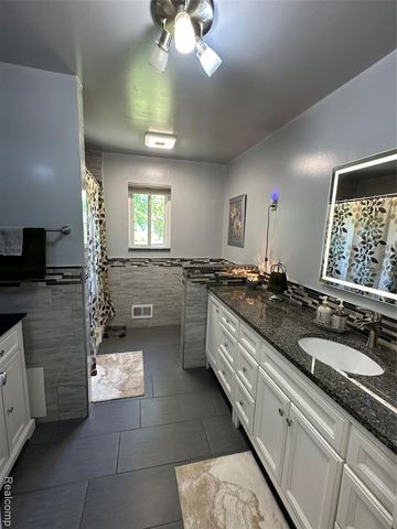 32302 Ryan Road, Warren, MI 48092