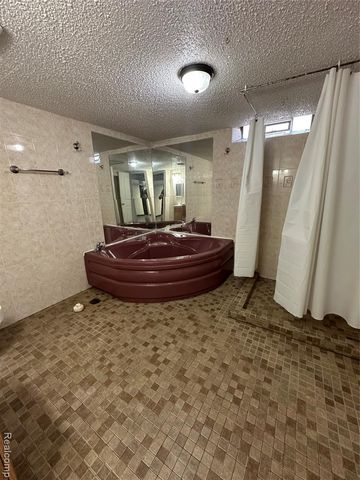 32302 Ryan Road, Warren, MI 48092