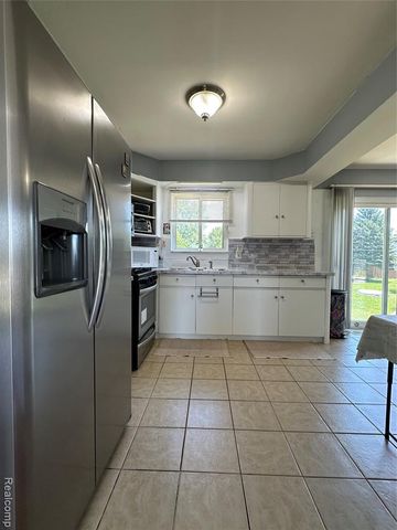 32302 Ryan Road, Warren, MI 48092