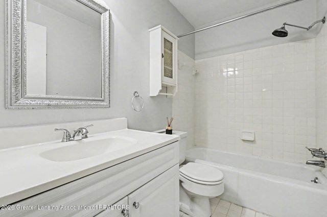 6160 Innkeepers Court 55, East Lansing, MI 48823