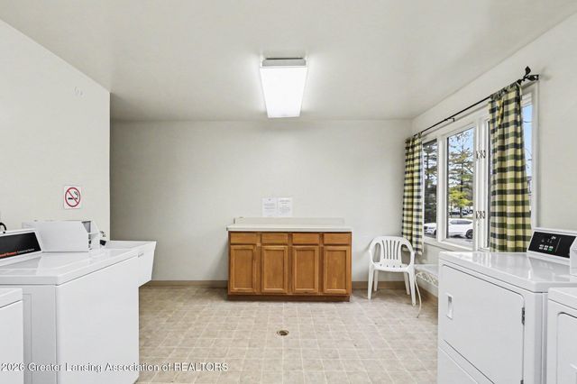 6160 Innkeepers Court 55, East Lansing, MI 48823