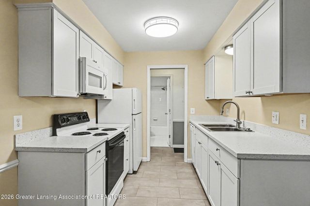 6160 Innkeepers Court 55, East Lansing, MI 48823