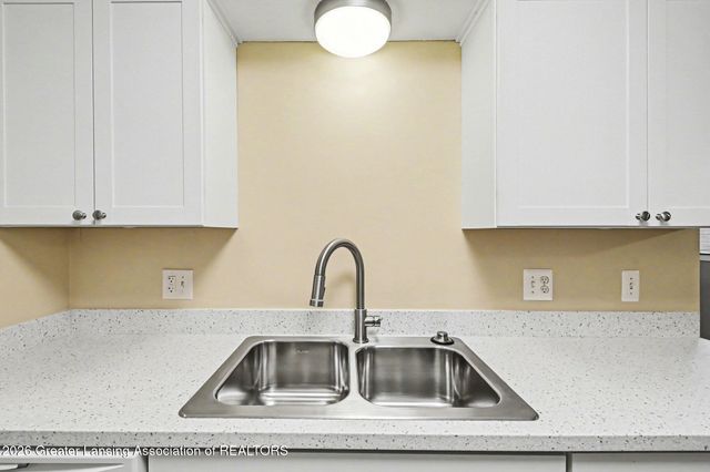 6160 Innkeepers Court 55, East Lansing, MI 48823