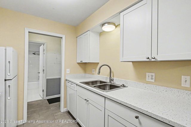 6160 Innkeepers Court 55, East Lansing, MI 48823