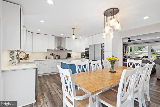 16 CANOEBIRCH RD, Levittown, PA 19057
