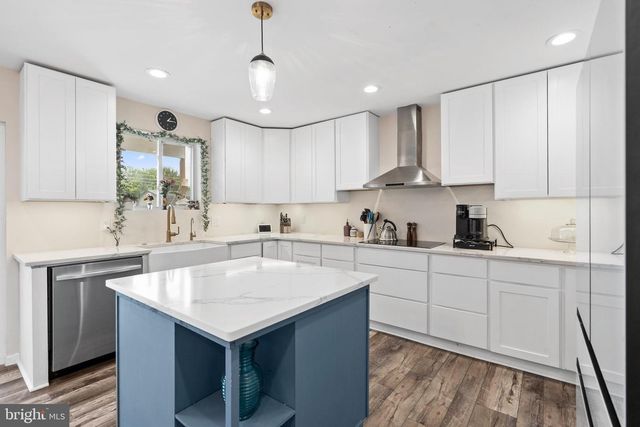 16 CANOEBIRCH RD, Levittown, PA 19057