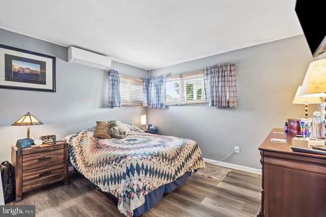 16 CANOEBIRCH RD, Levittown, PA 19057