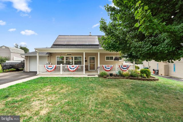16 CANOEBIRCH RD, Levittown, PA 19057