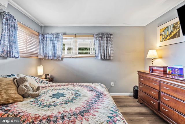 16 CANOEBIRCH RD, Levittown, PA 19057