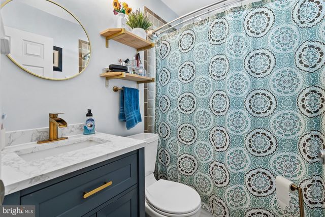 16 CANOEBIRCH RD, Levittown, PA 19057