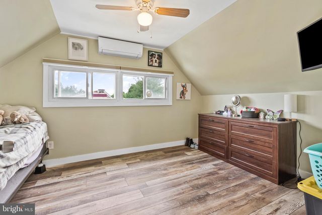 16 CANOEBIRCH RD, Levittown, PA 19057