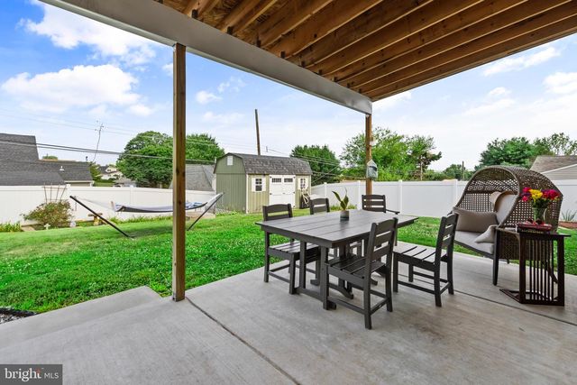 16 CANOEBIRCH RD, Levittown, PA 19057