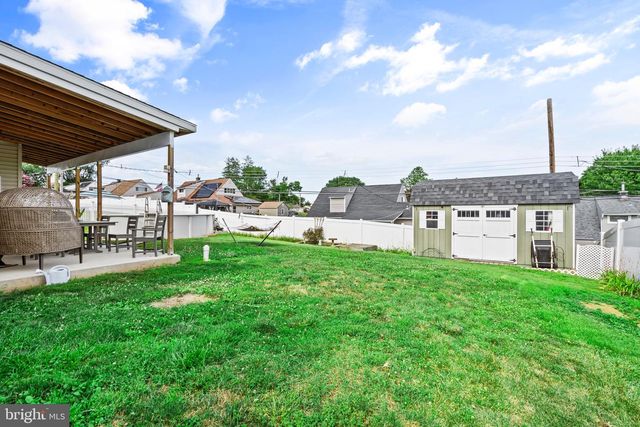 16 CANOEBIRCH RD, Levittown, PA 19057