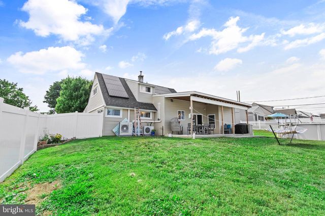 16 CANOEBIRCH RD, Levittown, PA 19057