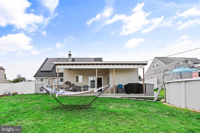 16 CANOEBIRCH RD, Levittown, PA 19057