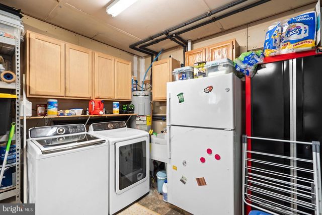 16 CANOEBIRCH RD, Levittown, PA 19057