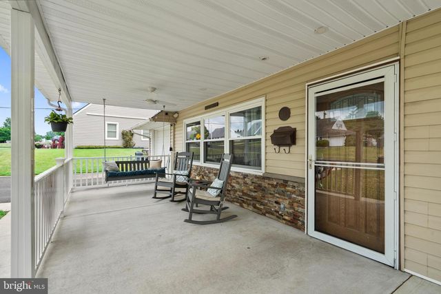 16 CANOEBIRCH RD, Levittown, PA 19057