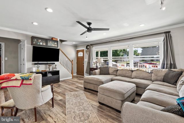 16 CANOEBIRCH RD, Levittown, PA 19057
