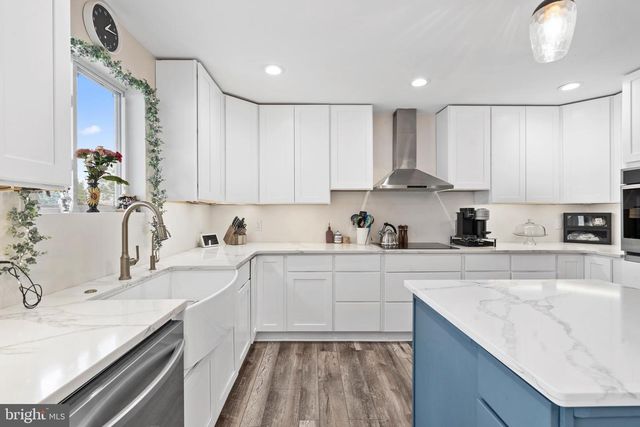 16 CANOEBIRCH RD, Levittown, PA 19057