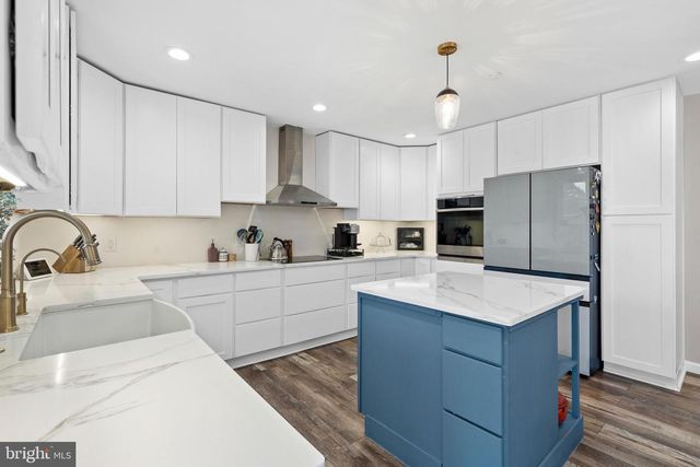 16 CANOEBIRCH RD, Levittown, PA 19057