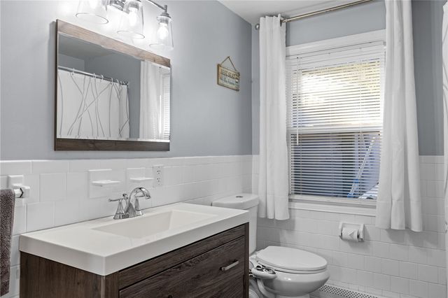 23 Skycrest Avenue, East Providence, RI 02914