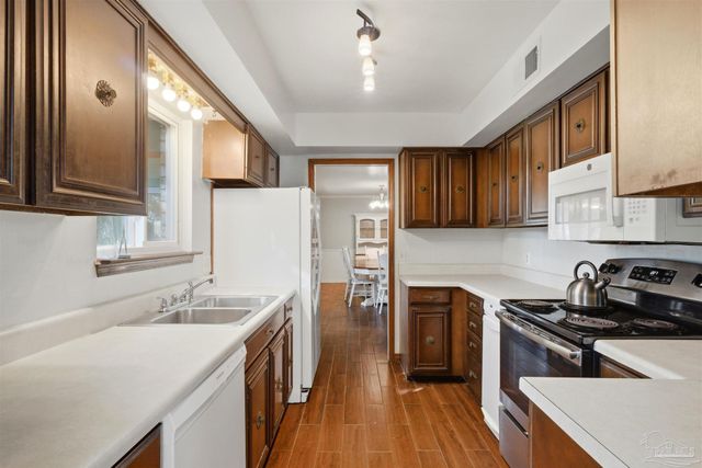 1253 Redwood Ln, Gulf Breeze, FL 32563