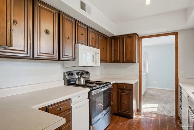 1253 Redwood Ln, Gulf Breeze, FL 32563