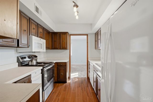 1253 Redwood Ln, Gulf Breeze, FL 32563