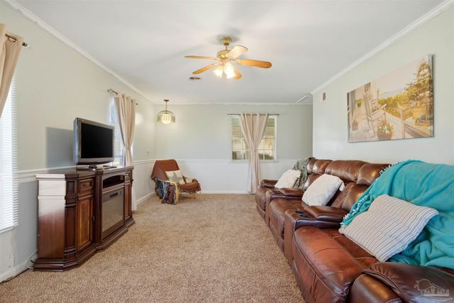 1253 Redwood Ln, Gulf Breeze, FL 32563