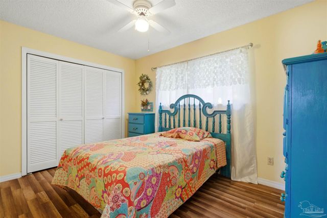 1253 Redwood Ln, Gulf Breeze, FL 32563