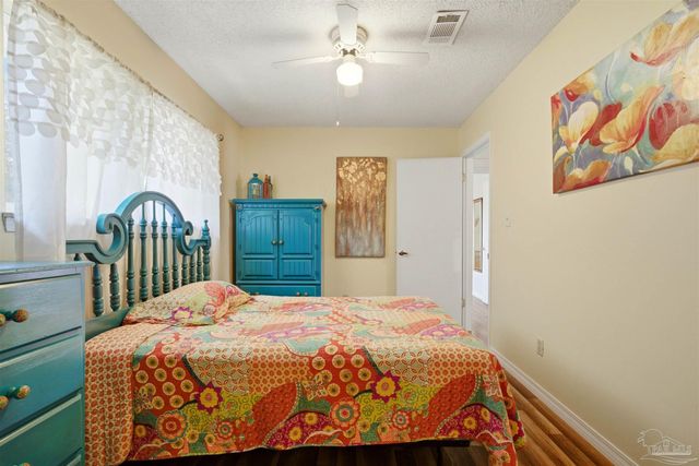 1253 Redwood Ln, Gulf Breeze, FL 32563