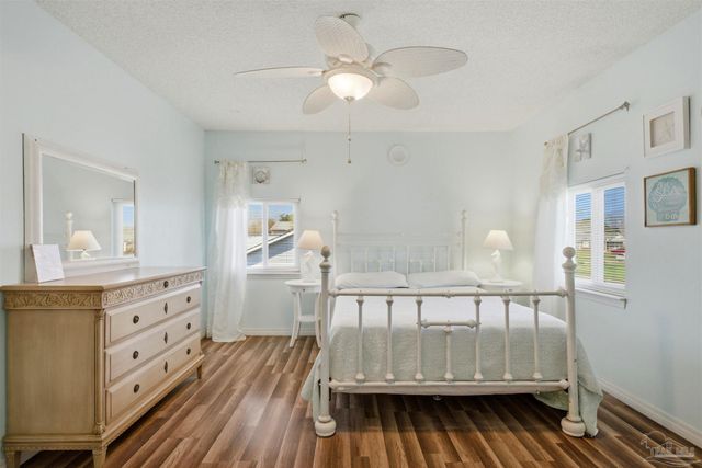 1253 Redwood Ln, Gulf Breeze, FL 32563