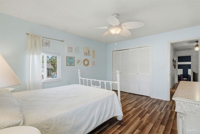 1253 Redwood Ln, Gulf Breeze, FL 32563